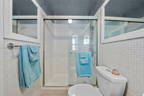 Townhouse in North Miami, Florida 2 bedrooms, 165.37 sq.m. № 2190024 - photo 28