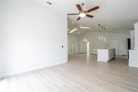 House in Orlando, Florida 3 bedrooms, 145.11 sq.m. № 1647902 - photo 18