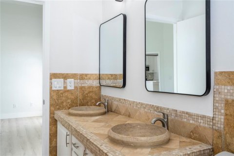 House in Orlando, Florida 3 bedrooms, 145.11 sq.m. № 1647902 - photo 28