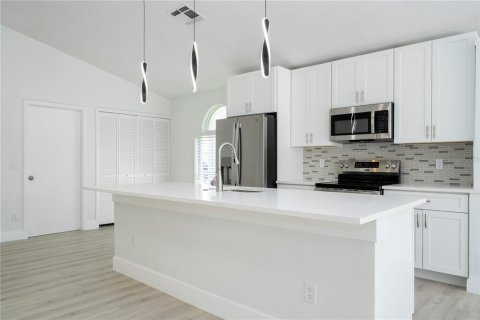 House in Orlando, Florida 3 bedrooms, 145.11 sq.m. № 1647902 - photo 13