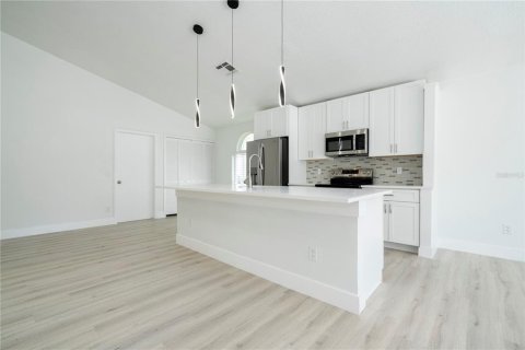 House in Orlando, Florida 3 bedrooms, 145.11 sq.m. № 1647902 - photo 12