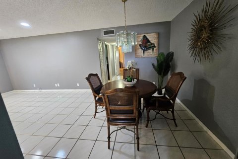 Condo in Delray Beach, Florida, 2 bedrooms  № 2146739 - photo 8