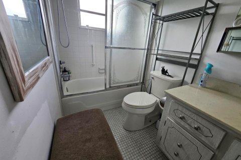 Condo in Delray Beach, Florida, 2 bedrooms  № 2146739 - photo 12