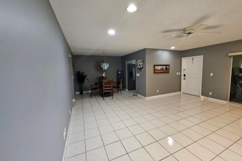 Condo in Delray Beach, Florida, 2 bedrooms  № 2146739 - photo 9