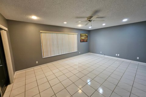 Condo in Delray Beach, Florida, 2 bedrooms  № 2146739 - photo 3