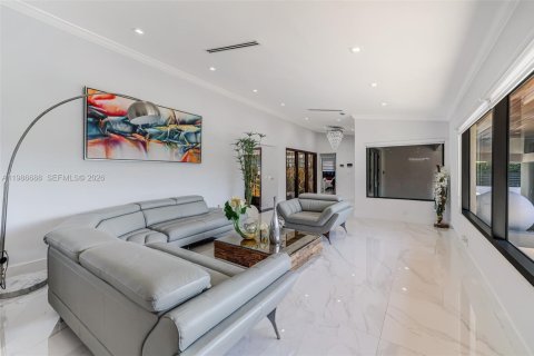 Купить виллу или дом в Майами, Флорида 5 спален, 331.38м2, № 2049030 - фото 12