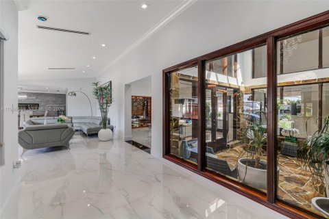 Купить виллу или дом в Майами, Флорида 5 спален, 331.38м2, № 2049030 - фото 5