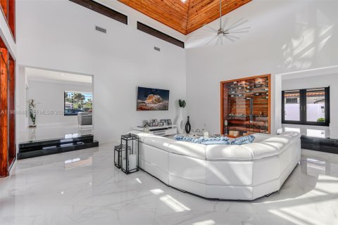 Купить виллу или дом в Майами, Флорида 5 спален, 331.38м2, № 2049030 - фото 16