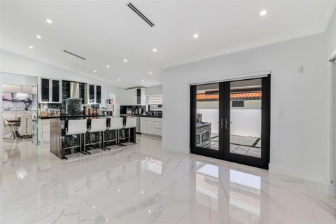 Купить виллу или дом в Майами, Флорида 5 спален, 331.38м2, № 2049030 - фото 18