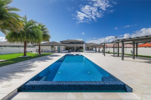Купить виллу или дом в Майами, Флорида 5 спален, 331.38м2, № 2049030 - фото 3