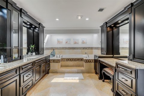 Купить виллу или дом в Майами, Флорида 5 спален, 331.38м2, № 2049030 - фото 29