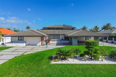 Купить виллу или дом в Майами, Флорида 5 спален, 331.38м2, № 2049030 - фото 2