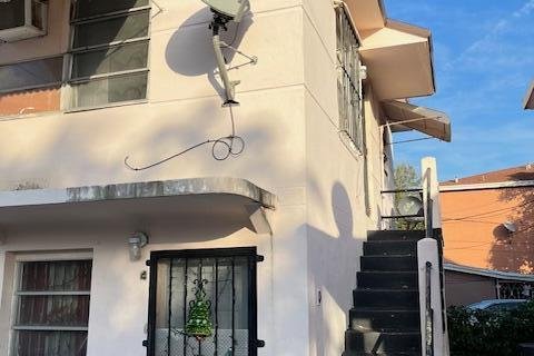 Propiedad comercial en venta en Miami, Florida, 340.49 m2 № 952389 - foto 1