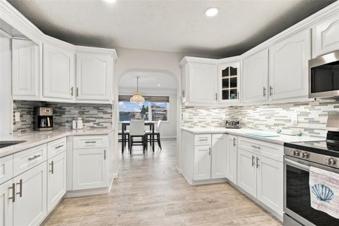 Villa ou maison à vendre à Treasure Island, Floride: 3 chambres, 264.4 m2 № 2416280 - photo 29
