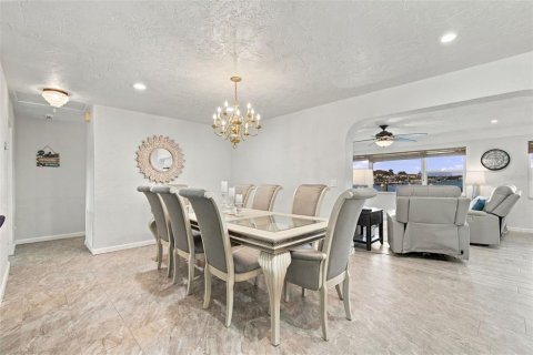 Villa ou maison à vendre à Treasure Island, Floride: 3 chambres, 264.4 m2 № 2416280 - photo 13