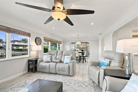 Villa ou maison à vendre à Treasure Island, Floride: 3 chambres, 264.4 m2 № 2416280 - photo 20