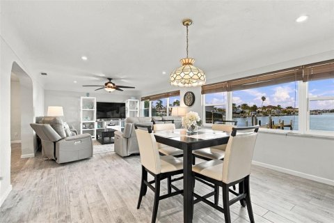 Villa ou maison à vendre à Treasure Island, Floride: 3 chambres, 264.4 m2 № 2416280 - photo 23