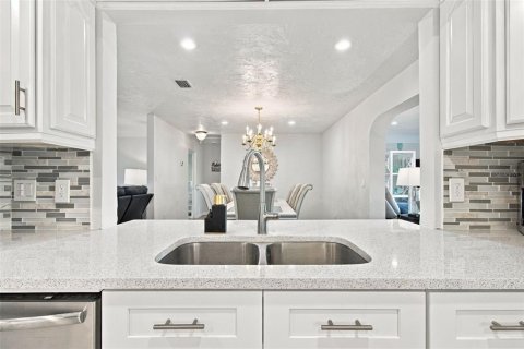 Villa ou maison à vendre à Treasure Island, Floride: 3 chambres, 264.4 m2 № 2416280 - photo 27