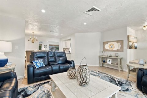 Villa ou maison à vendre à Treasure Island, Floride: 3 chambres, 264.4 m2 № 2416280 - photo 12