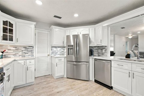 Villa ou maison à vendre à Treasure Island, Floride: 3 chambres, 264.4 m2 № 2416280 - photo 25