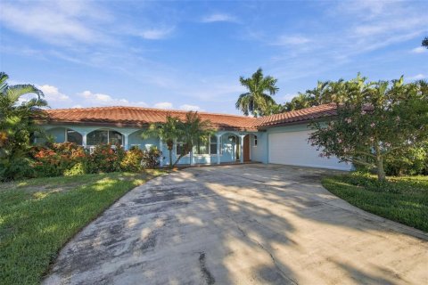 Villa ou maison à vendre à Treasure Island, Floride: 3 chambres, 264.4 m2 № 2416280 - photo 2