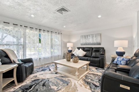 Villa ou maison à vendre à Treasure Island, Floride: 3 chambres, 264.4 m2 № 2416280 - photo 10