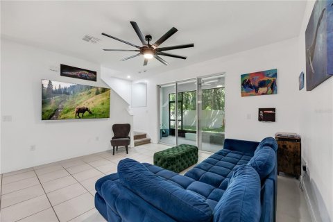 Townhouse in Brandon, Florida 3 bedrooms, 158.58 sq.m. № 2376600 - photo 10