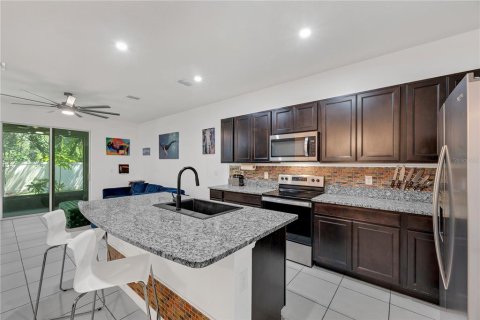 Townhouse in Brandon, Florida 3 bedrooms, 158.58 sq.m. № 2376600 - photo 4