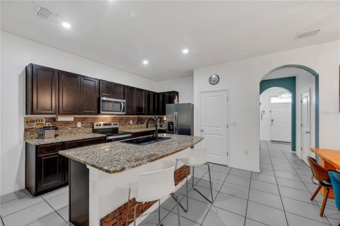 Townhouse in Brandon, Florida 3 bedrooms, 158.58 sq.m. № 2376600 - photo 9