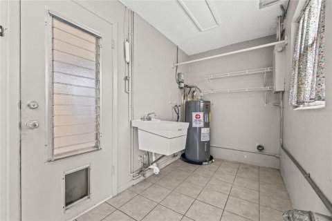Condo in Pinellas Park, Florida, 2 bedrooms  № 1881259 - photo 24