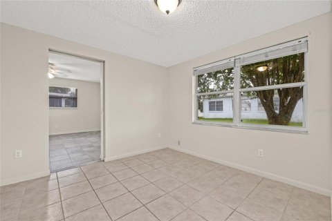 Condo in Pinellas Park, Florida, 2 bedrooms  № 1881259 - photo 7