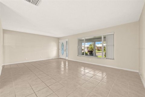 Condo in Pinellas Park, Florida, 2 bedrooms  № 1881259 - photo 3