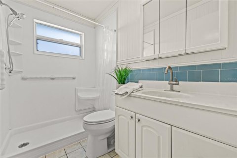 Condo in Pinellas Park, Florida, 2 bedrooms  № 1881259 - photo 15