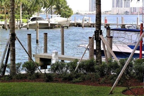Condominio en alquiler en Aventura, Florida, 3 dormitorios, 155.15 m2 № 1823910 - foto 2