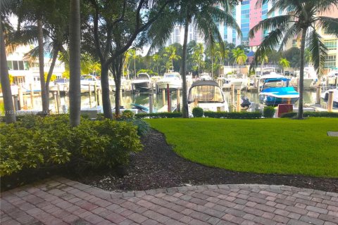 Condominio en alquiler en Aventura, Florida, 3 dormitorios, 155.15 m2 № 1823910 - foto 1