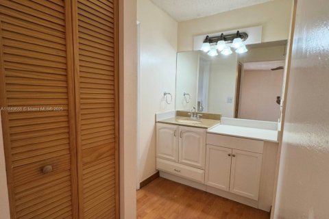 Copropriété à vendre à Miami, Floride: 3 chambres, 149.57 m2 № 1852299 - photo 17