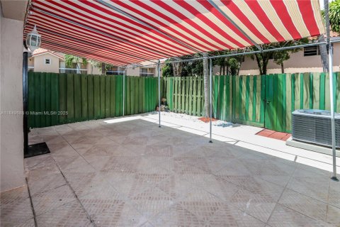 Copropriété à vendre à Miami, Floride: 3 chambres, 149.57 m2 № 1852299 - photo 18