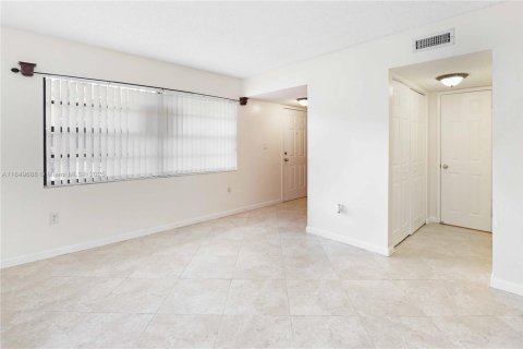 Copropriété à vendre à Miami, Floride: 3 chambres, 149.57 m2 № 1852299 - photo 21