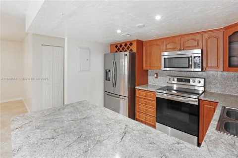 Copropriété à vendre à Miami, Floride: 3 chambres, 149.57 m2 № 1852299 - photo 30