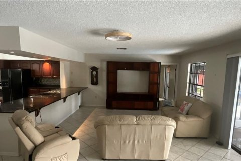 House in Eustis, Florida 3 bedrooms, 206.24 sq.m. № 2341807 - photo 10