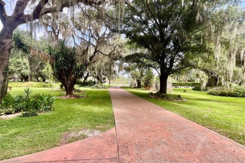 House in Eustis, Florida 3 bedrooms, 206.24 sq.m. № 2341807 - photo 6