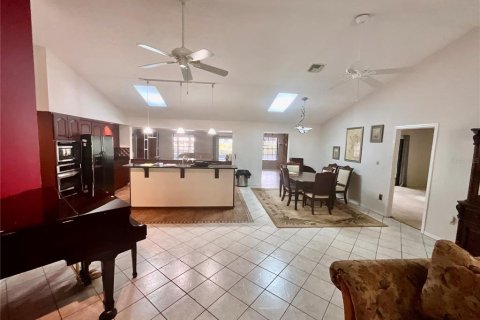 House in Eustis, Florida 3 bedrooms, 206.24 sq.m. № 2341807 - photo 8