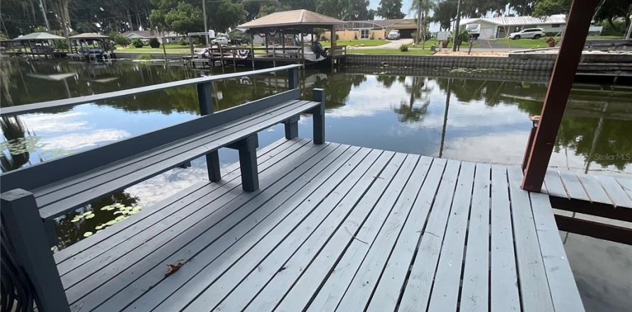 House in Eustis, Florida 3 bedrooms, 206.24 sq.m. № 2341807