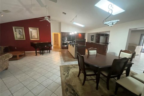 House in Eustis, Florida 3 bedrooms, 206.24 sq.m. № 2341807 - photo 9