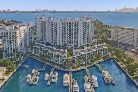Copropriété à louer à Miami Beach, Floride: 2 chambres, 113.62 m2 № 1185257 - photo 1