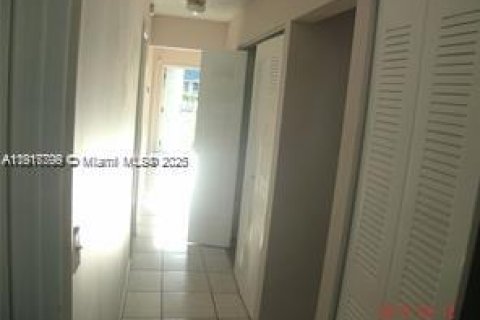 House in Wellington, Florida 2 bedrooms, 94.3 sq.m. № 2059712 - photo 4