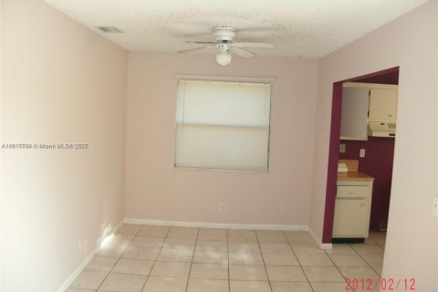House in Wellington, Florida 2 bedrooms, 94.3 sq.m. № 2059712 - photo 2