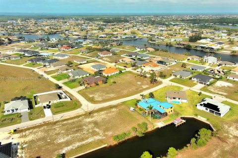 Купить земельный участок в Кейп-Корал, Флорида № 1985154 - фото 22