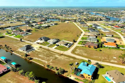 Купить земельный участок в Кейп-Корал, Флорида № 1985154 - фото 2