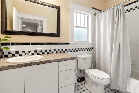 House in Tampa, Florida 3 bedrooms, 150.04 sq.m. № 1740168 - photo 21